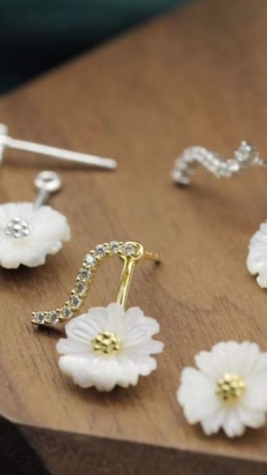 Ay Gümüş Papatya Zirkon Küpe 925 Ayar Gümüş