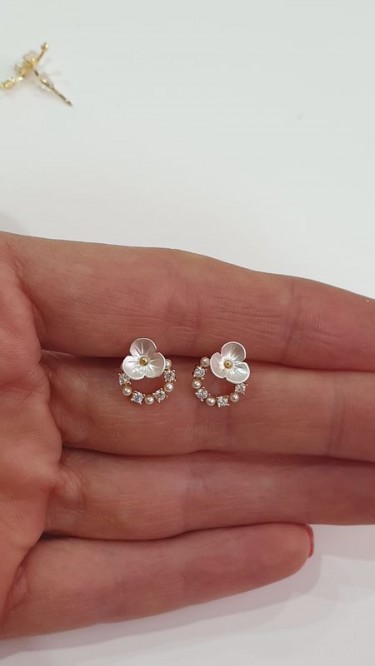 Ay Gümüş Kadın Mini İncili Zirkon Çiçek Modeli Sedefli Küpe 925 Ayar Gümüş Ay Gümüş Kadın Mini İncili Zirkon Çiçek Modeli Sedefli Küpe 925 Ayar Gümüş