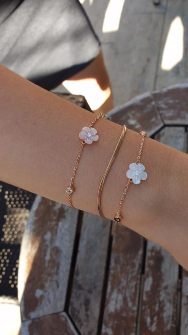 Ay Gümüş Kadın Zirkon Sedefli Manolya Çiçeği Bileklik 925 Ayar Gümüş Ay Gümüş Kadın Zirkon Sedefli Manolya Çiçeği Bileklik 925 Ayar Gümüş