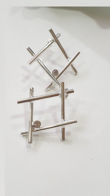 Ay Gümüş Kadın İthal Kare Zikzaklı Zirkon Küpe 925 Ayar Gümüş 