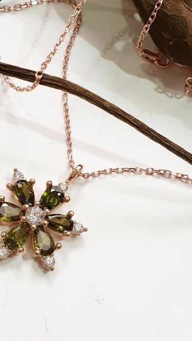 Ay Gümüş Kadın Kamelya Çiçeği Yeşil Kuvars  Kolye 925 Ayar Gümüş