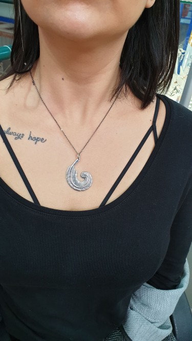 Ay Gümüş Kadın Özel Tasarım Kıvrımlı Yaprak Modeli Kolye 925 Ayar Gümüş