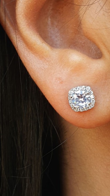 Ay Gümüş Kadın Kare Zirkon İthal 925 Ayar Küpe Ay Gümüş Kadın Kare Zirkon İthal 925 Ayar Küpe