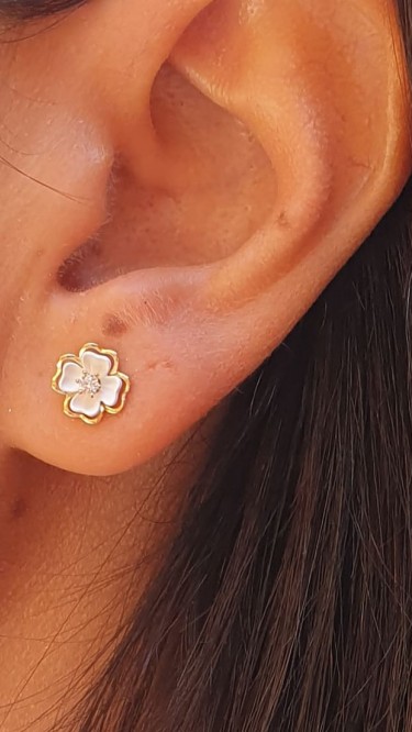 Ay Gümüş Kadın Yonca Altın Renkli 925 Ayar Gümüş Küpe Ay Gümüş Kadın Yonca Altın Renkli 925 Ayar Gümüş Küpe