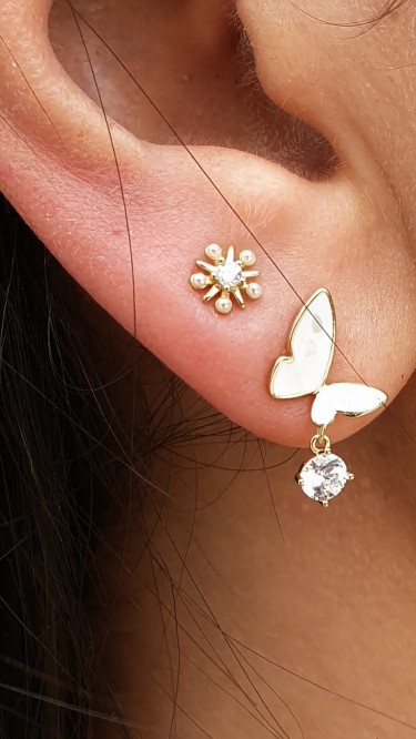 Ay Gümüş Kadın Sedef Zirkon Kelebek Figürlü İthal 925 Ayar Küpe Ay Gümüş Kadın Sedef Zirkon Kelebek Figürlü İthal 925 Ayar Küpe